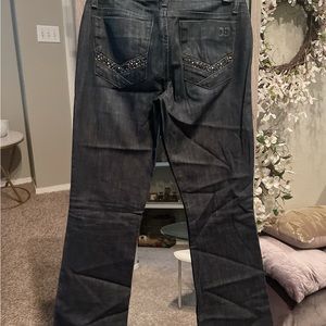 I’m selling my beautiful dark blue jeans from my closet